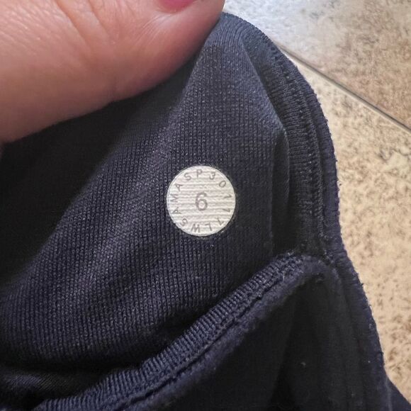 Lululemon 6  - Picture 4 of 4